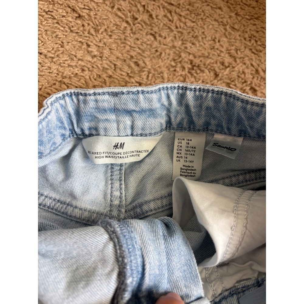H&M Hello Kitty Sanrio Girls Denim Shorts Light Wash Blue Relaxed Fit Size 14Y - Picture 4 of 4